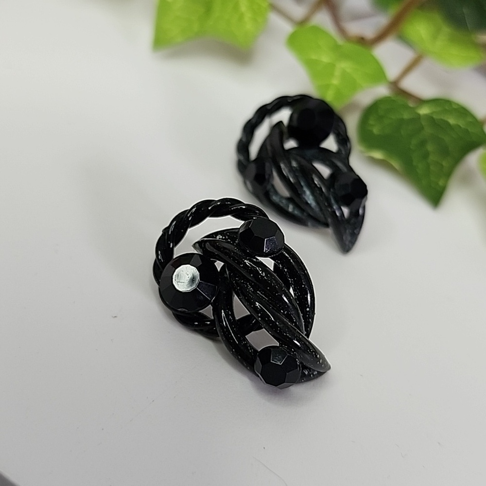 Black Metal Black Faceted Crystal Stones Post Earrings